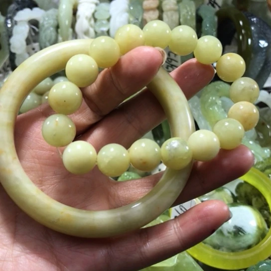 未镶嵌岫玉手镯一套