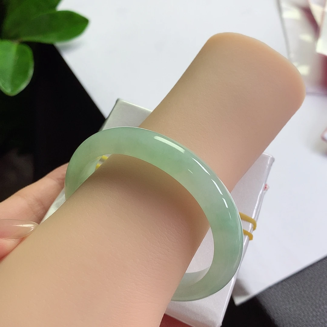 A***y翡翠未镶嵌手镯天然Ａ货翡翠55贵妃