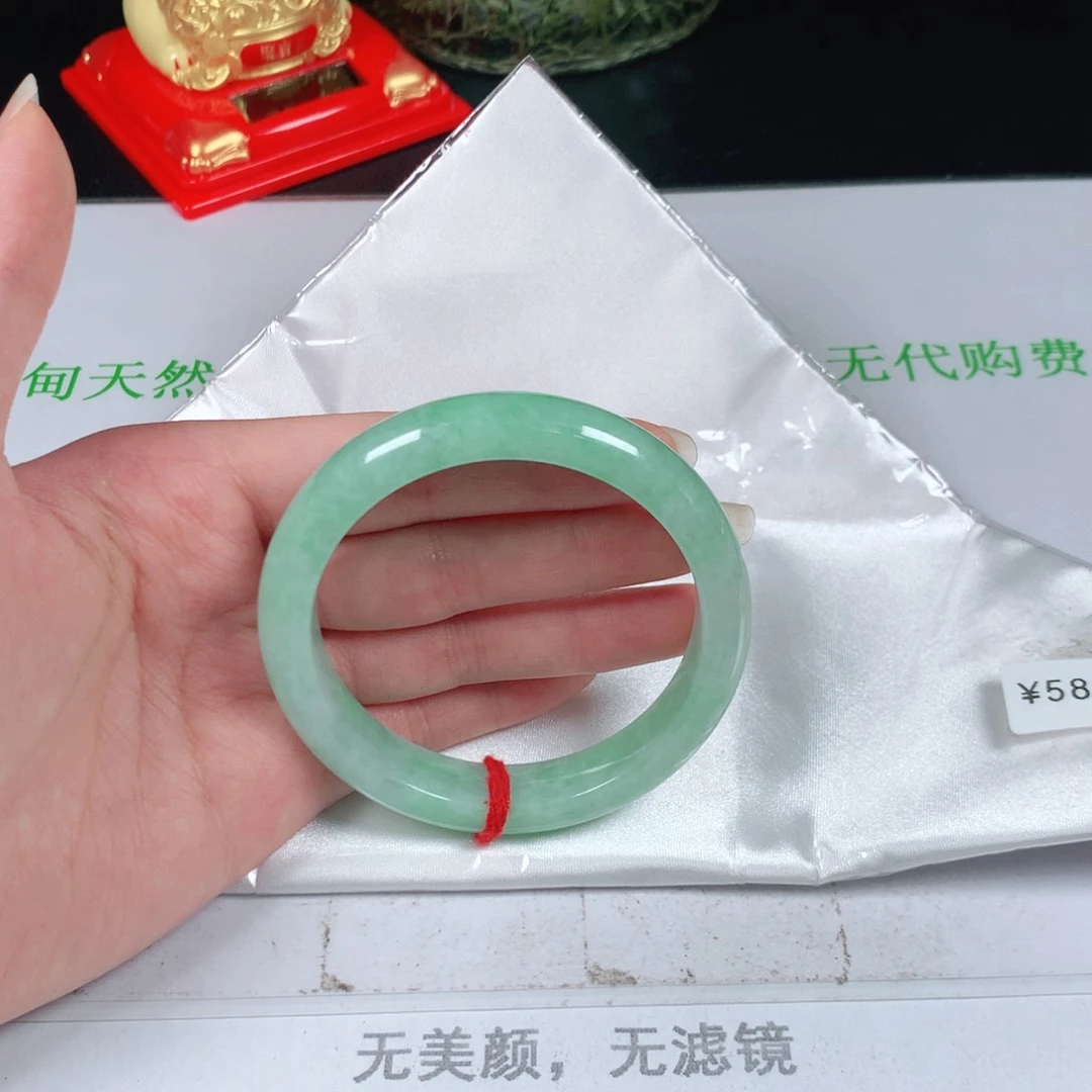 翡翠手镯未镶嵌57圈