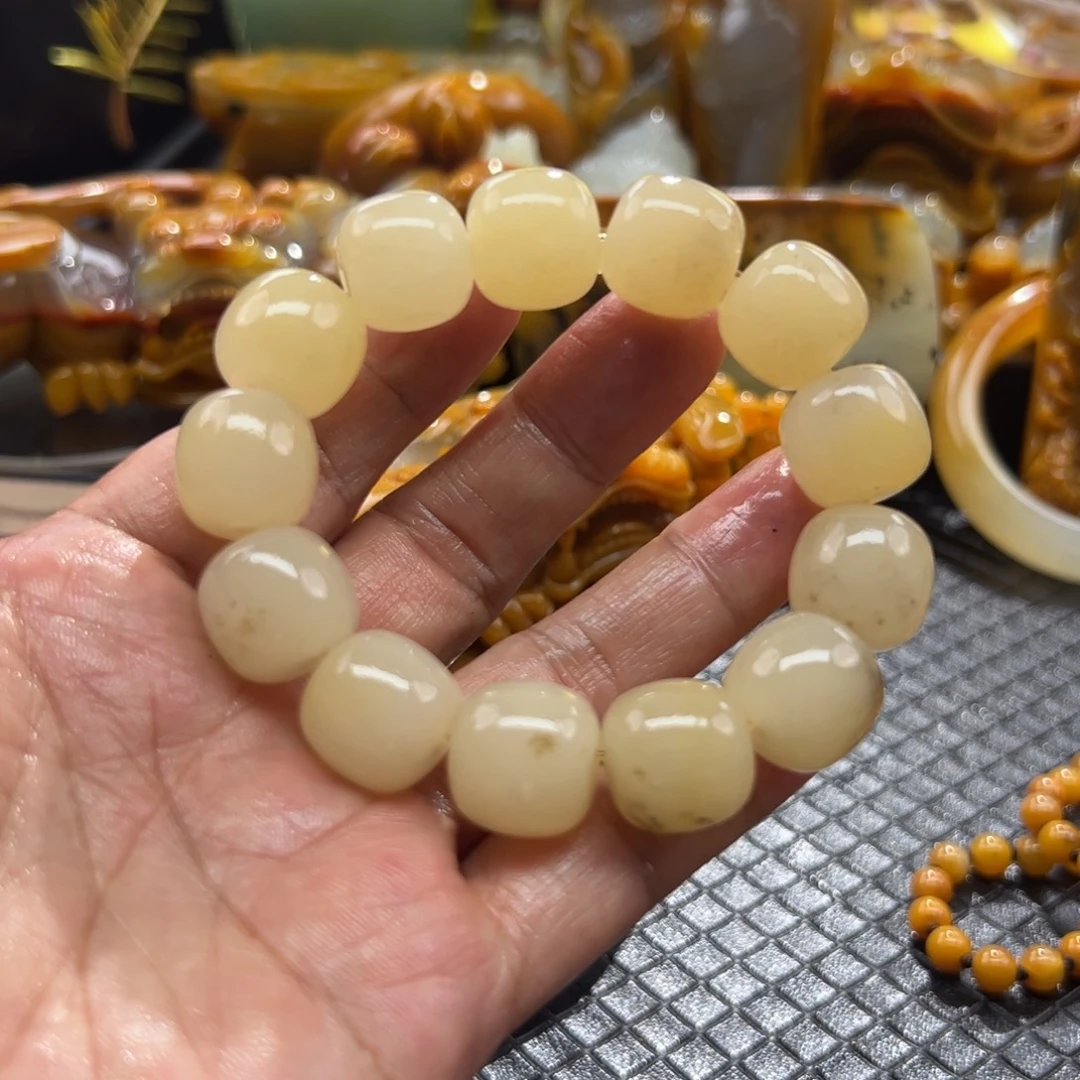 颈饰未镶嵌石英质玉