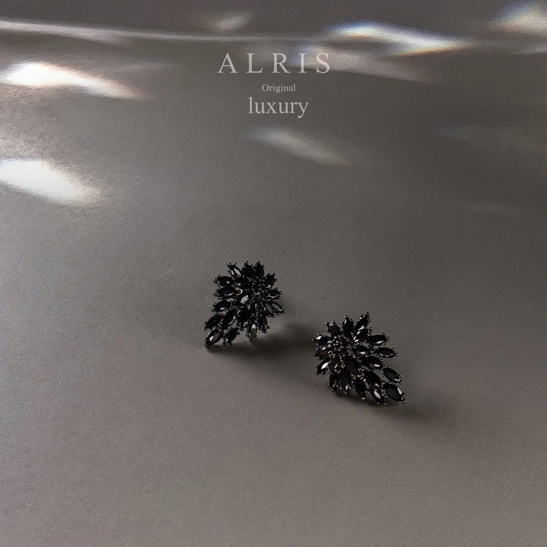 A4110设计师新款黑色花朵耳钉S925银针明星同款耳饰