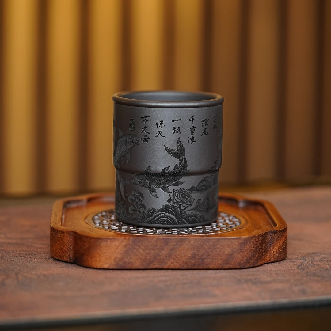 宜兴原矿紫砂石黄全手工刻绘鲤鱼主人杯高端品茗杯