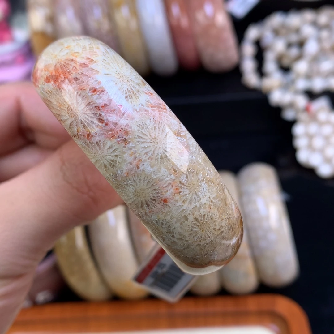 硅化珊瑚（珊瑚玉）未镶嵌颈饰77号54.4圈带一抹彩大花