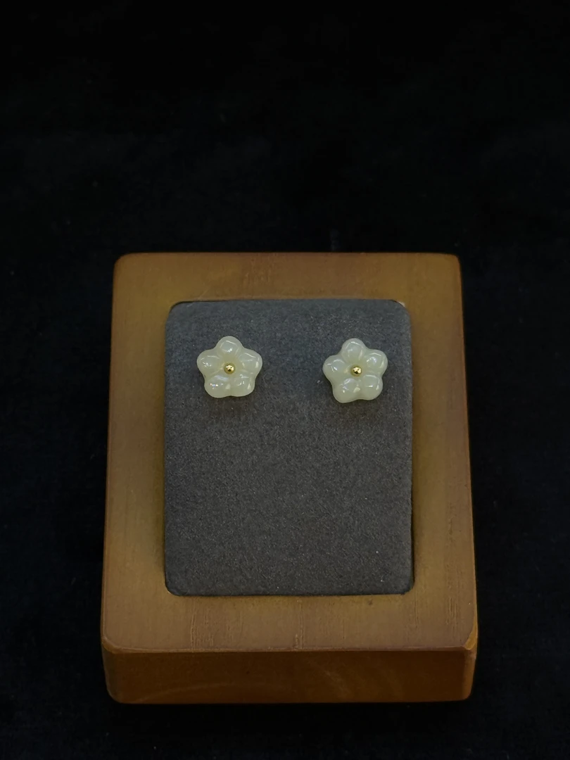 合金耳饰 白色耳钉 简单大方上档次