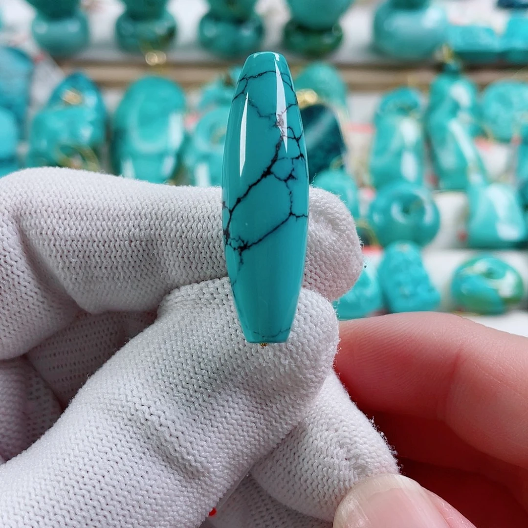 绿松石未镶嵌颈饰