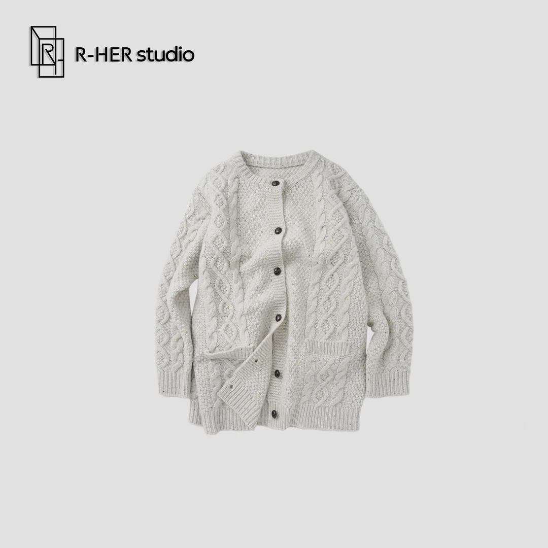 R-HER“奢法慵懒”绵羊毛复古时尚粗针绞花开衫质感针织开衫S2579