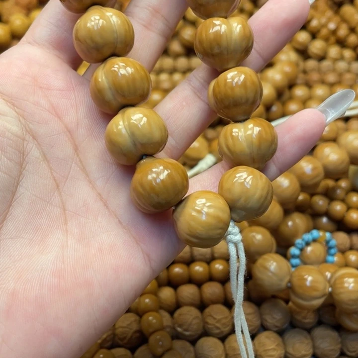 故***城核桃微瑕亮面屁桃手持