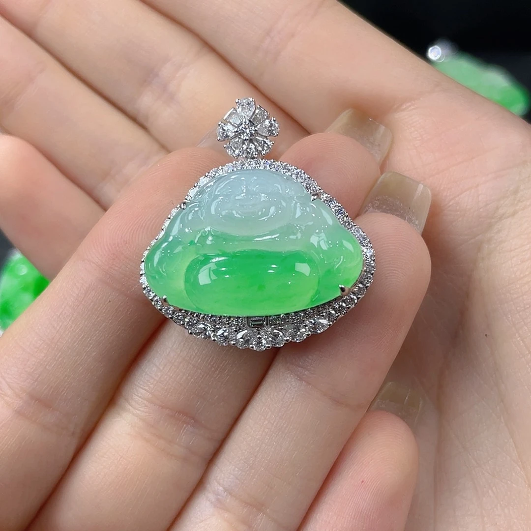 颈饰18K金镶嵌翡翠缅甸翡翠木纳绿半山水佛公