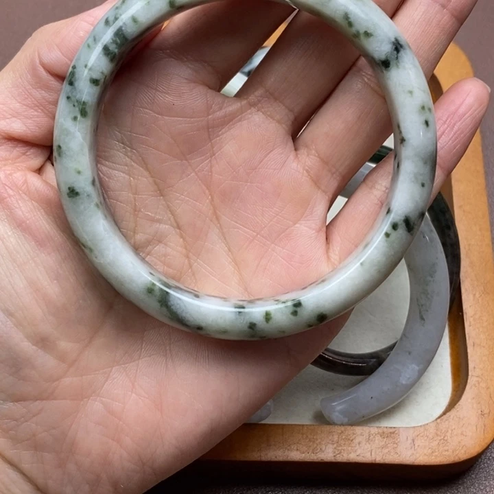 独山玉未镶嵌手镯63