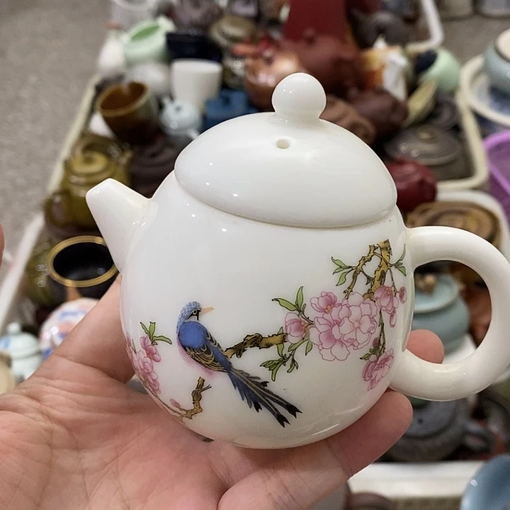 陶瓷艺术品及陶瓷壶