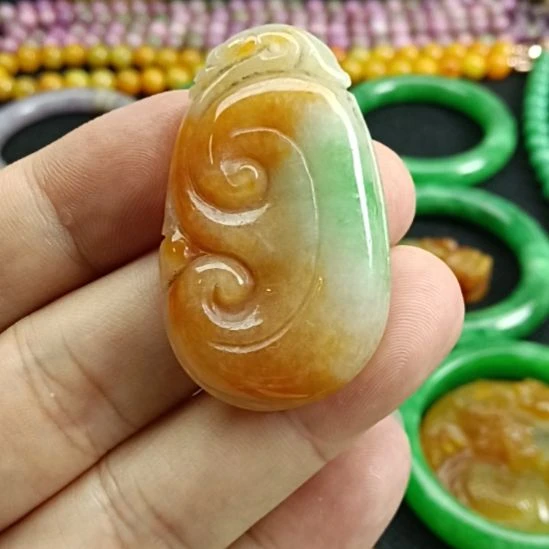 翡翠未镶嵌颈饰翡翠