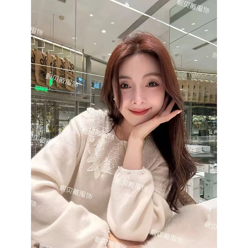 熙贝薇3 绵羊毛＋兔毛重工钉珠刺绣蕾丝花朵圆领百搭针织衫 G5825