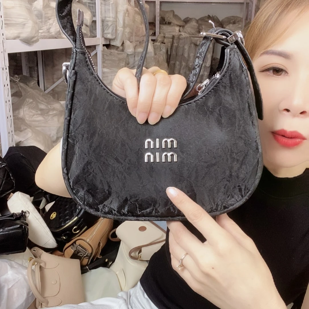 蚕丝小牛剖层皮革PU