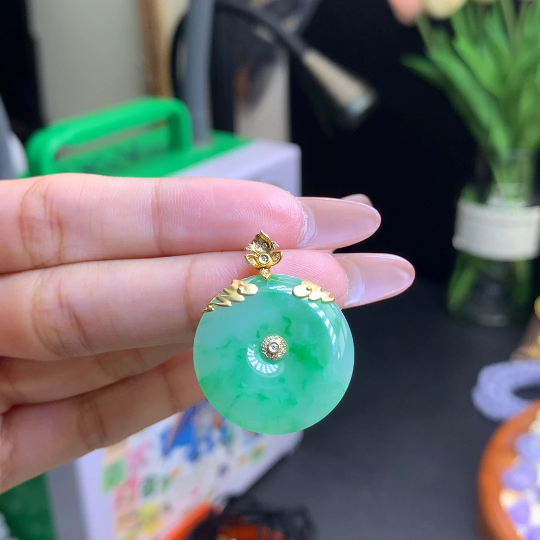 翡翠18K金镶嵌颈饰