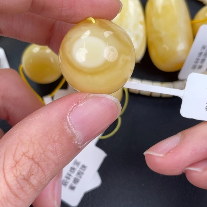 琥珀裸石未镶嵌天然84