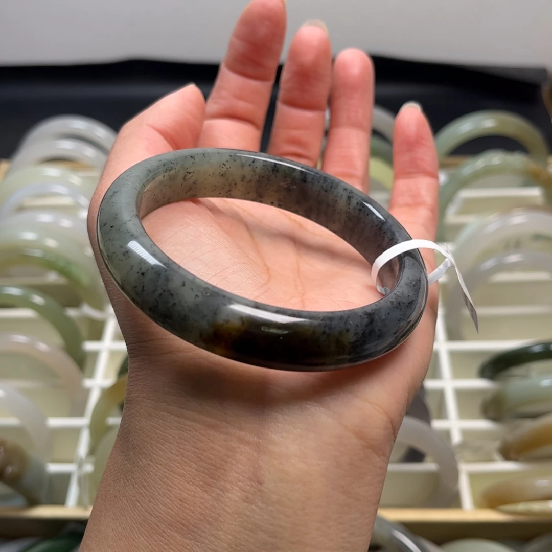 和田玉未镶嵌手镯60圈