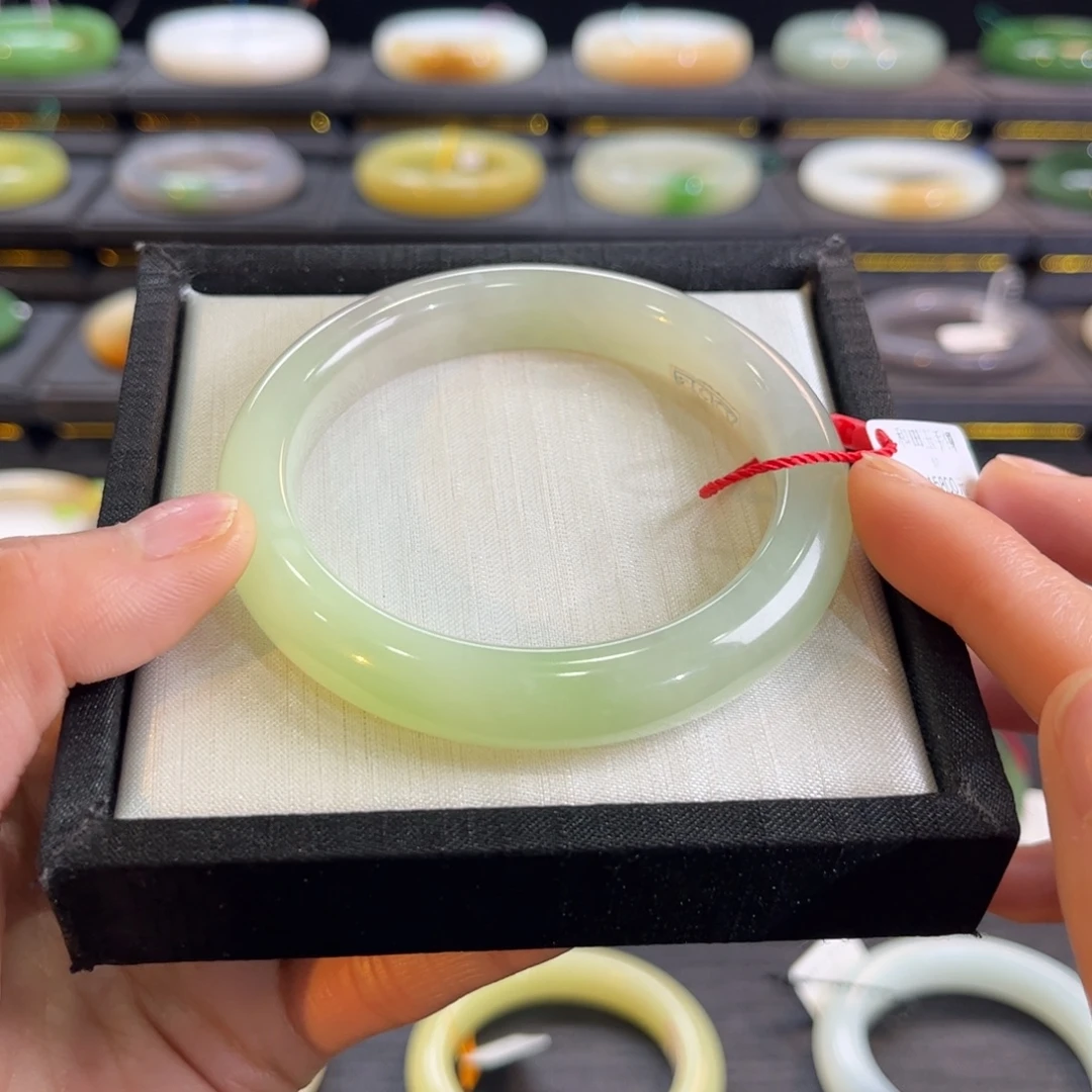 和田玉未镶嵌手镯56 57