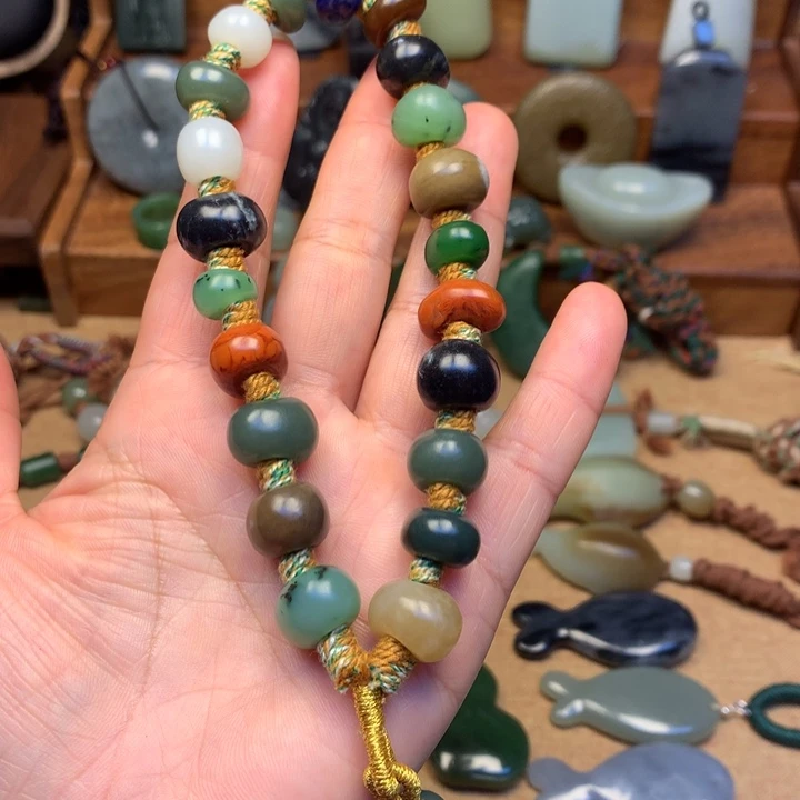 L***n和田玉未镶嵌颈饰