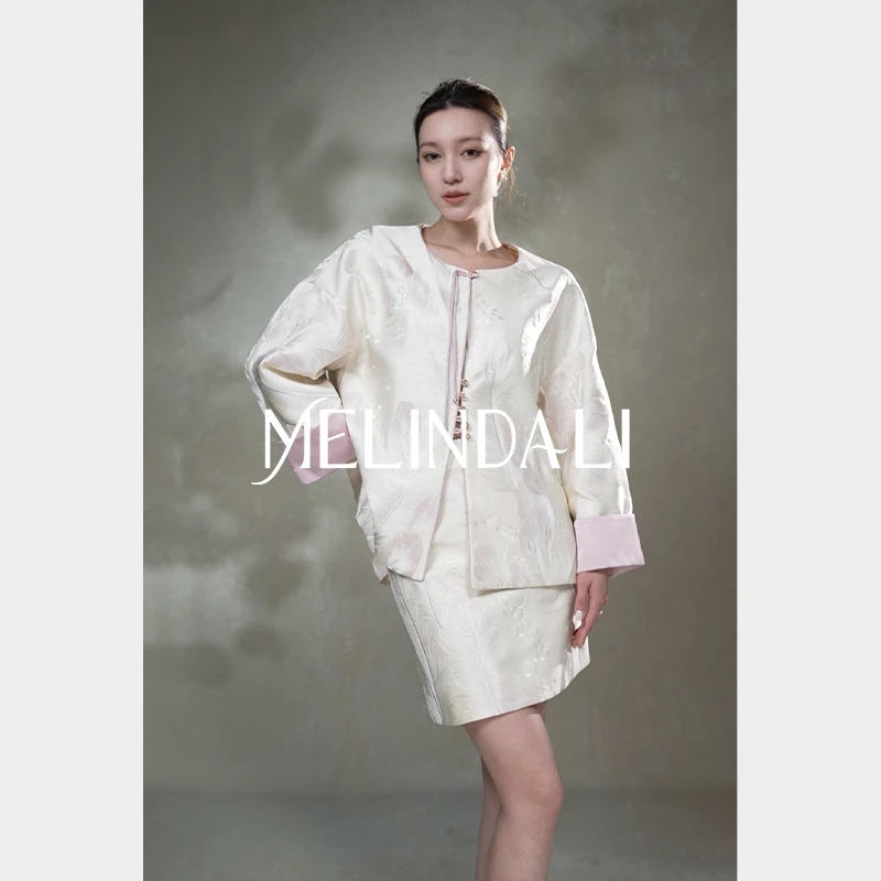 Melinda Li【白孔雀】国风缎面羽毛刺绣落肩新中式外套短半裙套装