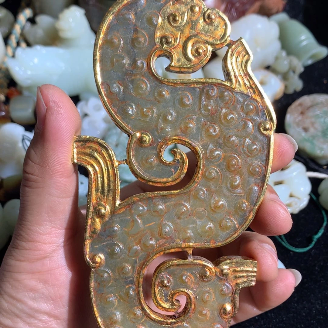 透闪石质玉未镶嵌颈饰