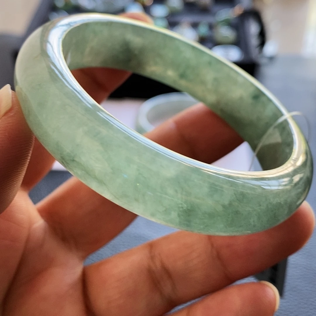 翡翠手镯未镶嵌天然翡翠手镯