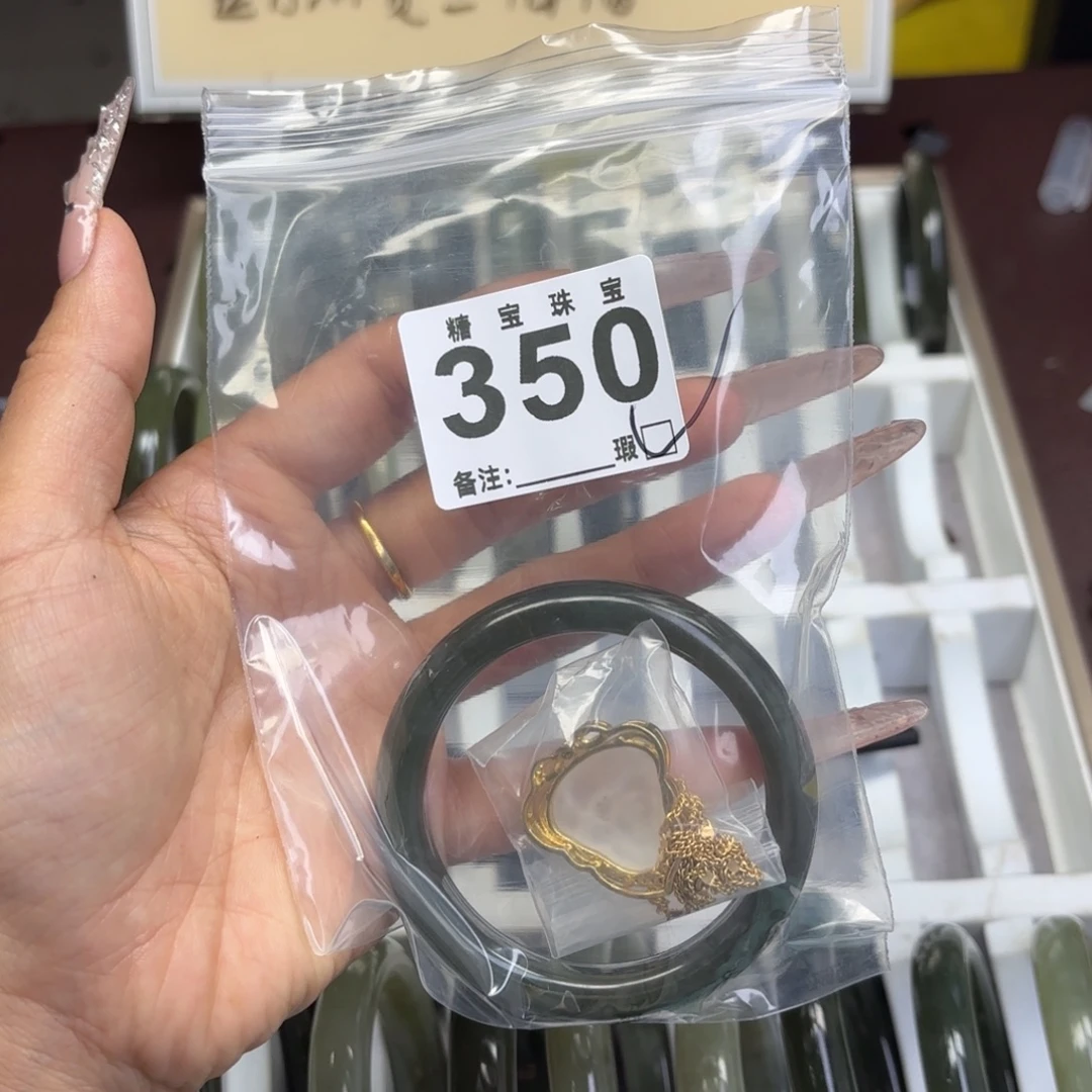 跑***跑蛇纹石玉未镶嵌手镯