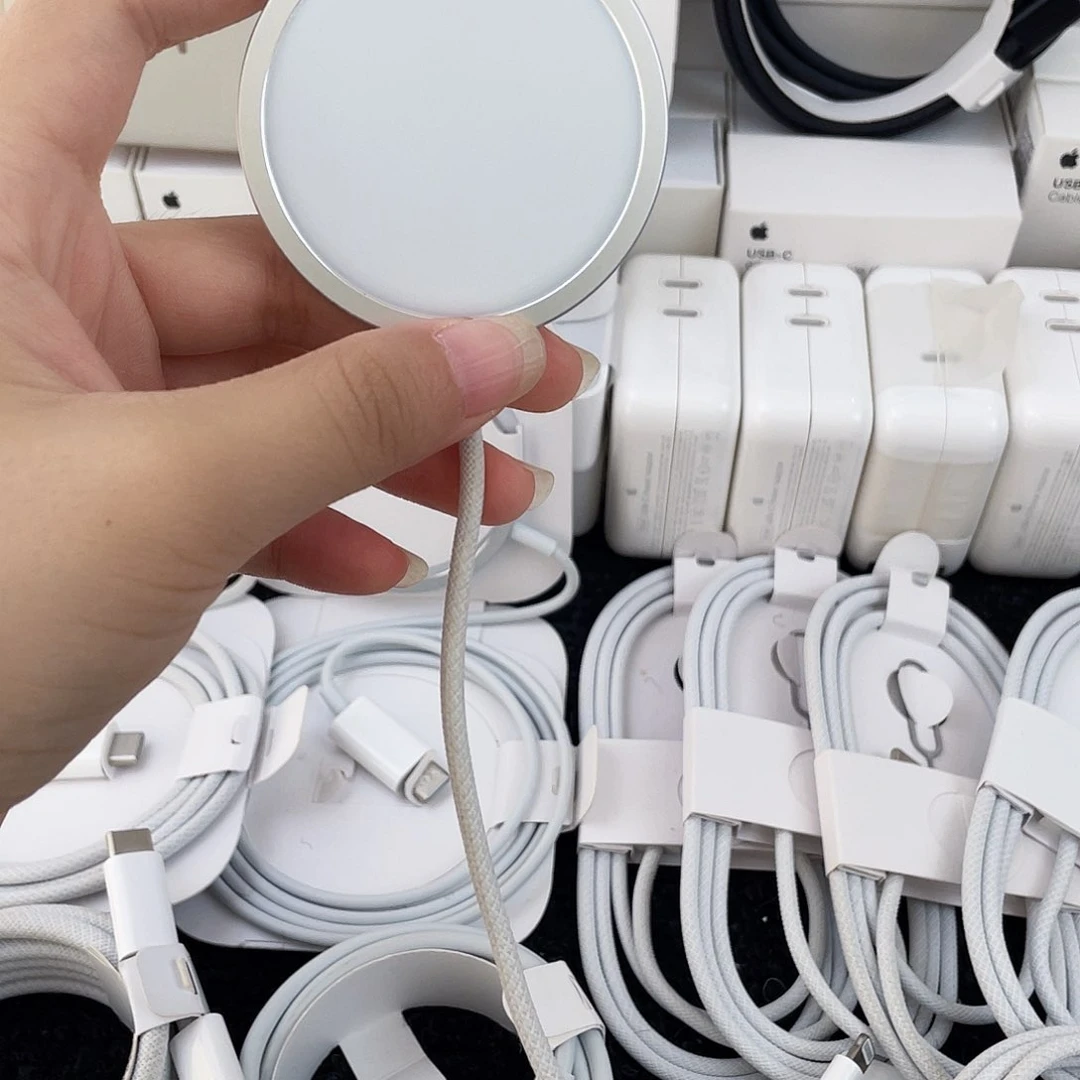 95新磁吸充25w散装