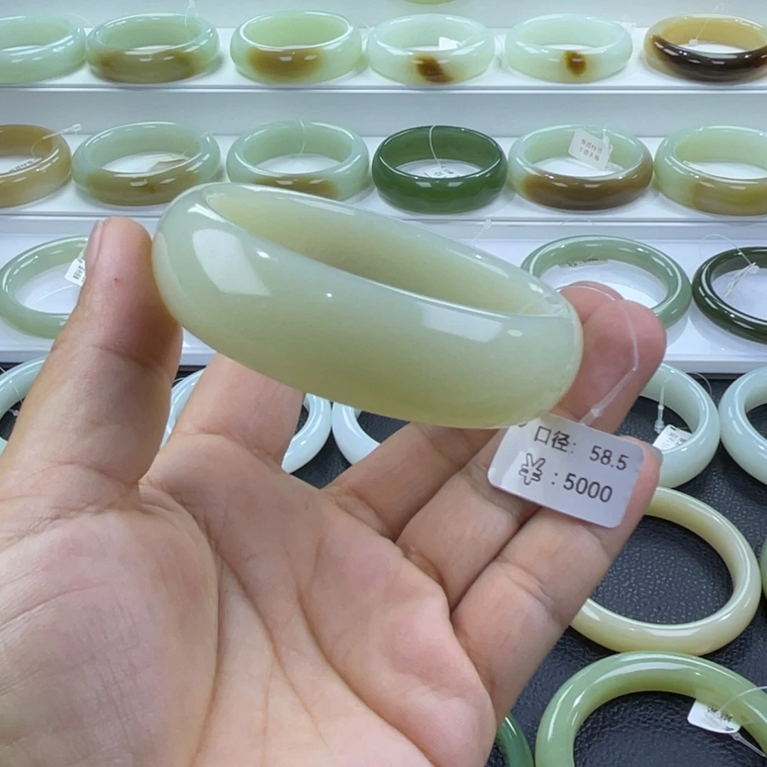 未镶嵌手镯和田玉