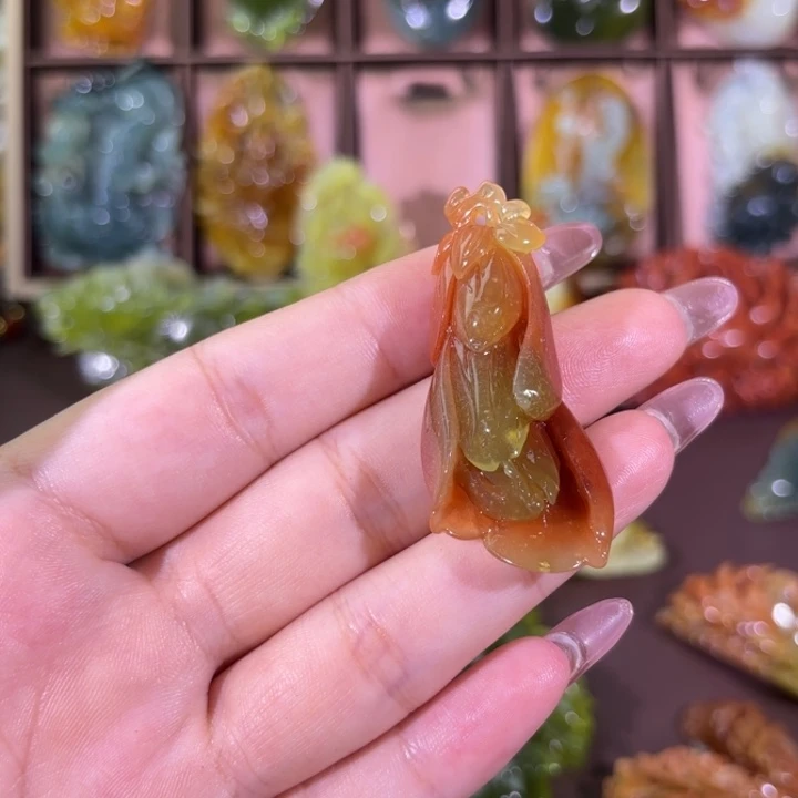 未镶嵌蛇纹石玉颈饰楠*?