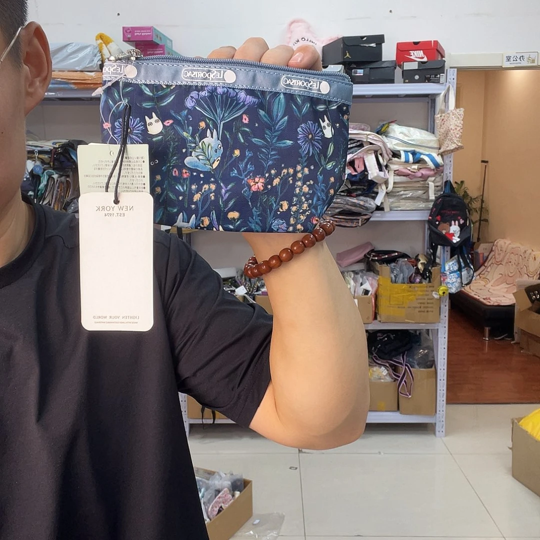 PU化妆包等产品和产品