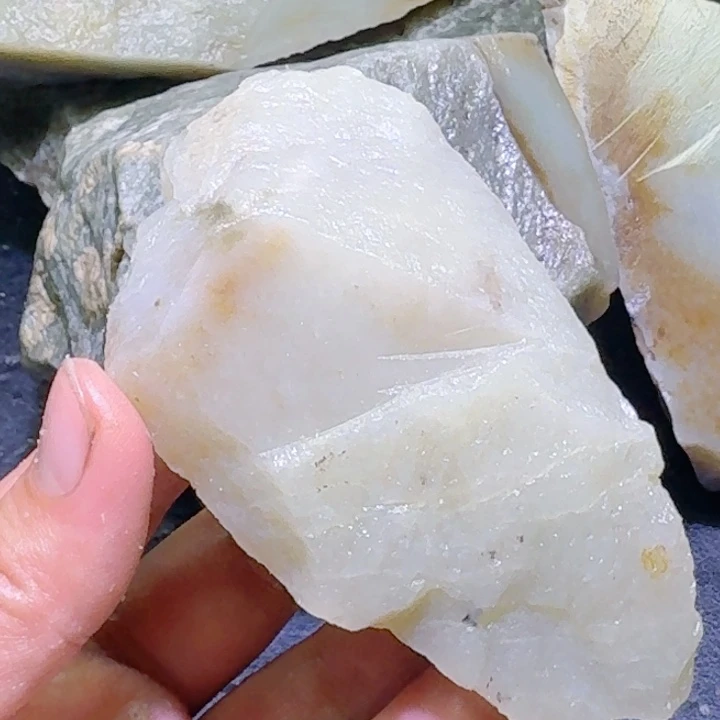 和田玉未镶嵌珠宝半成品