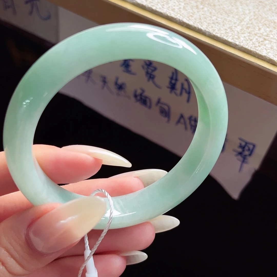 未镶嵌手镯翡翠手镯