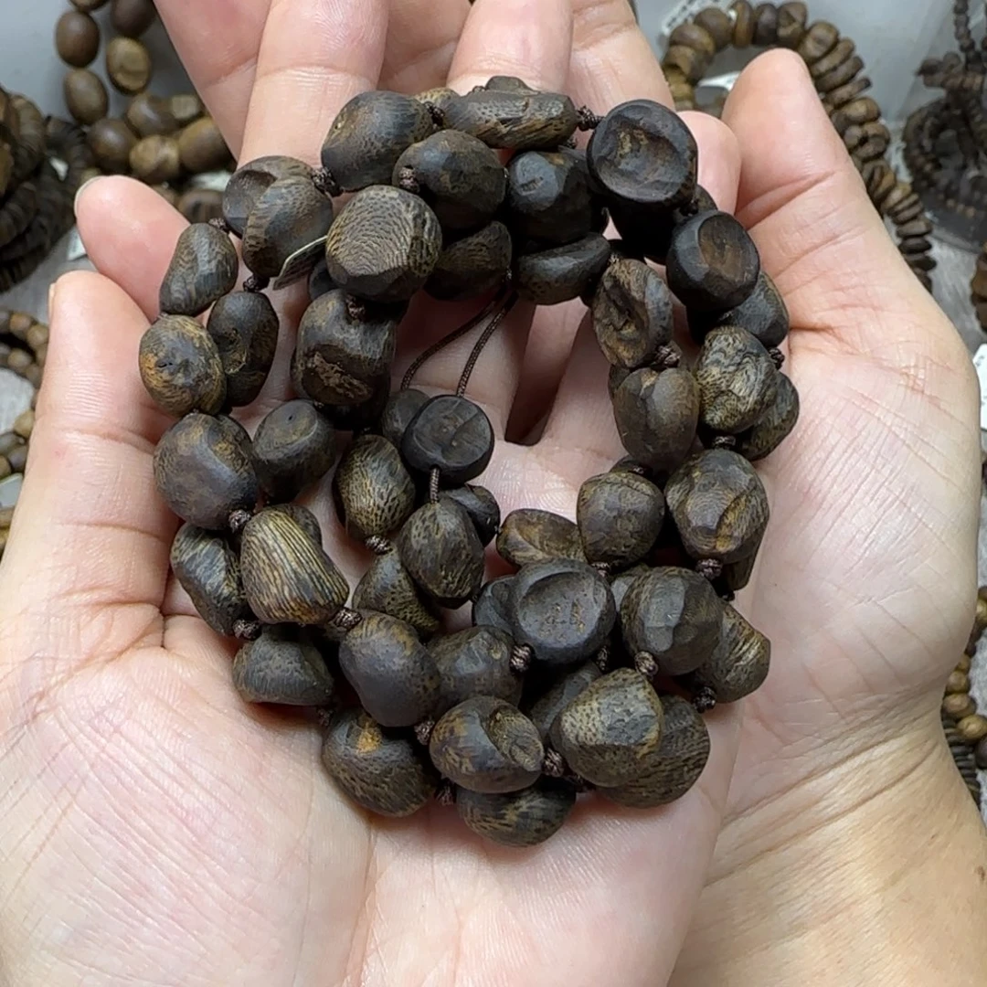 霸***人沉香手串沉水莺歌绿多样性发货一条卡10-36克