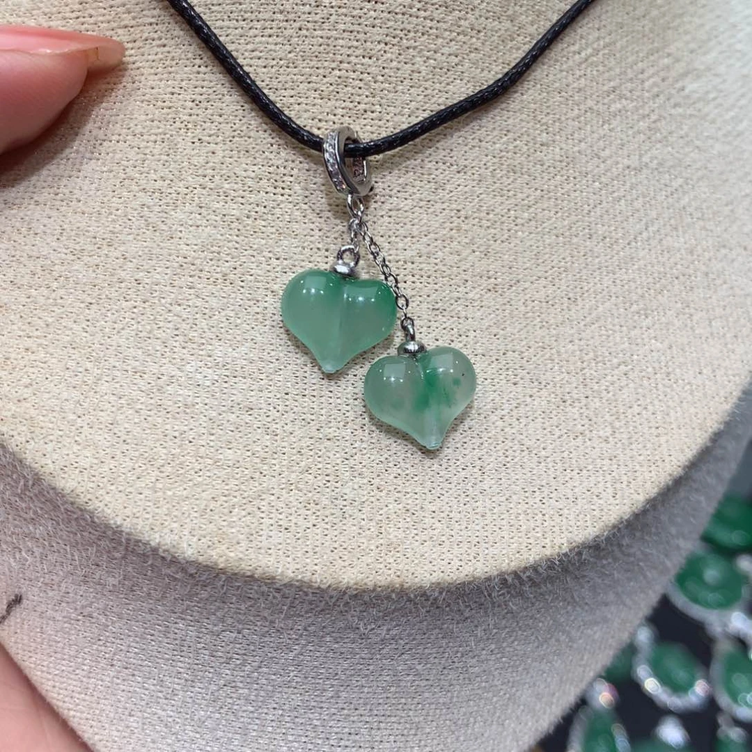 颈饰未镶嵌石英质玉（非洲翠）