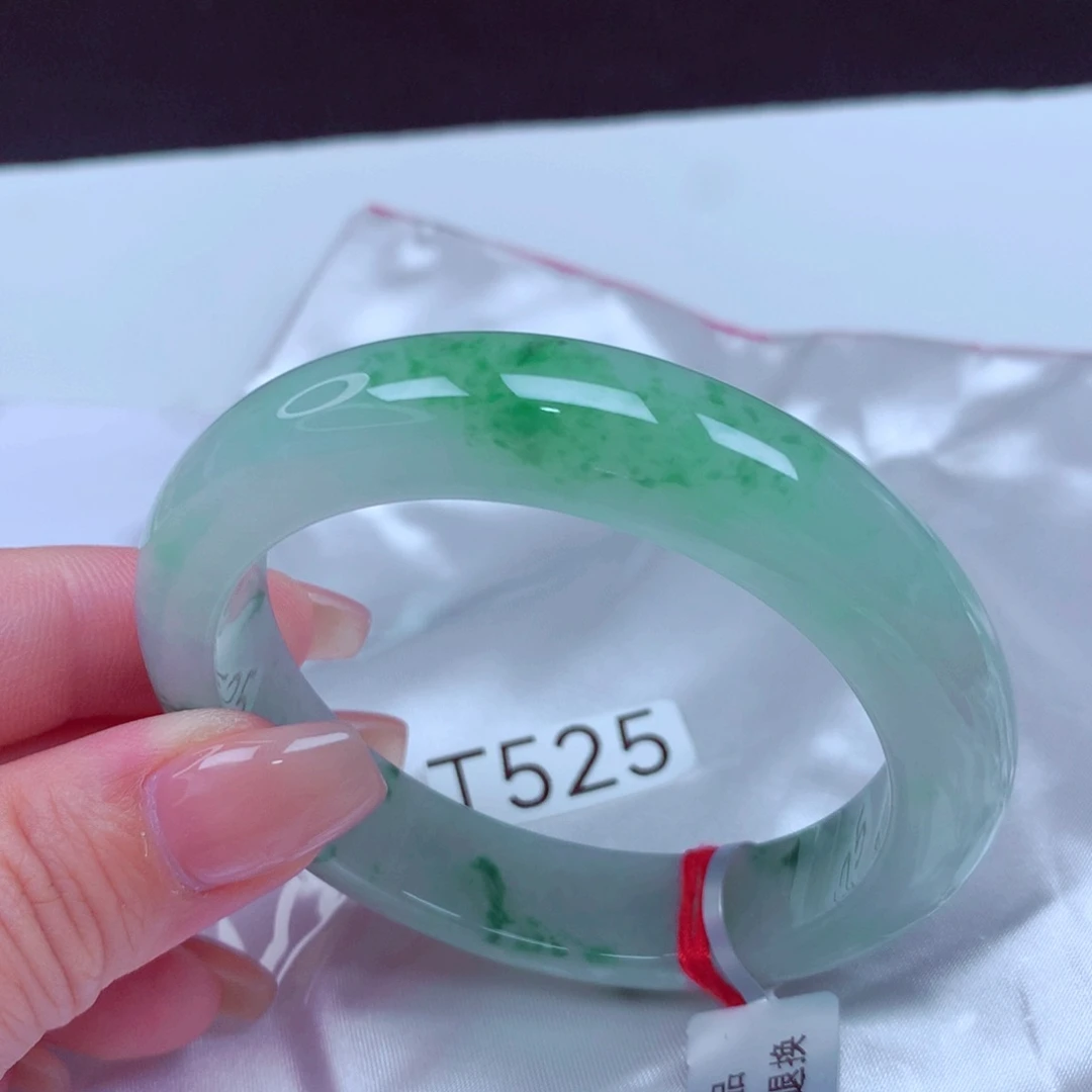 翡翠手镯未镶嵌手镯