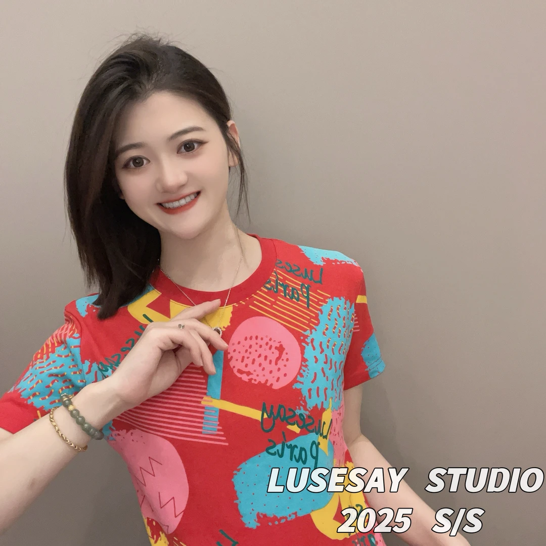 LUSESAY 涂鸦彩色设计感 早春2025新款短袖t恤女百搭休闲圆领上衣
