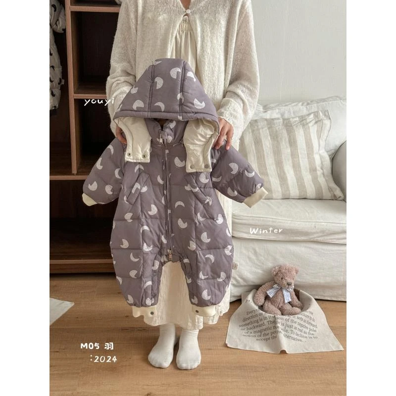 冬季新生儿加厚婴幼儿连体羽绒服韩版满印月亮白鸭绒羽绒服服2405