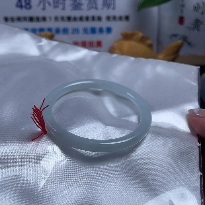 未镶嵌手镯翡翠圆条叮当镯