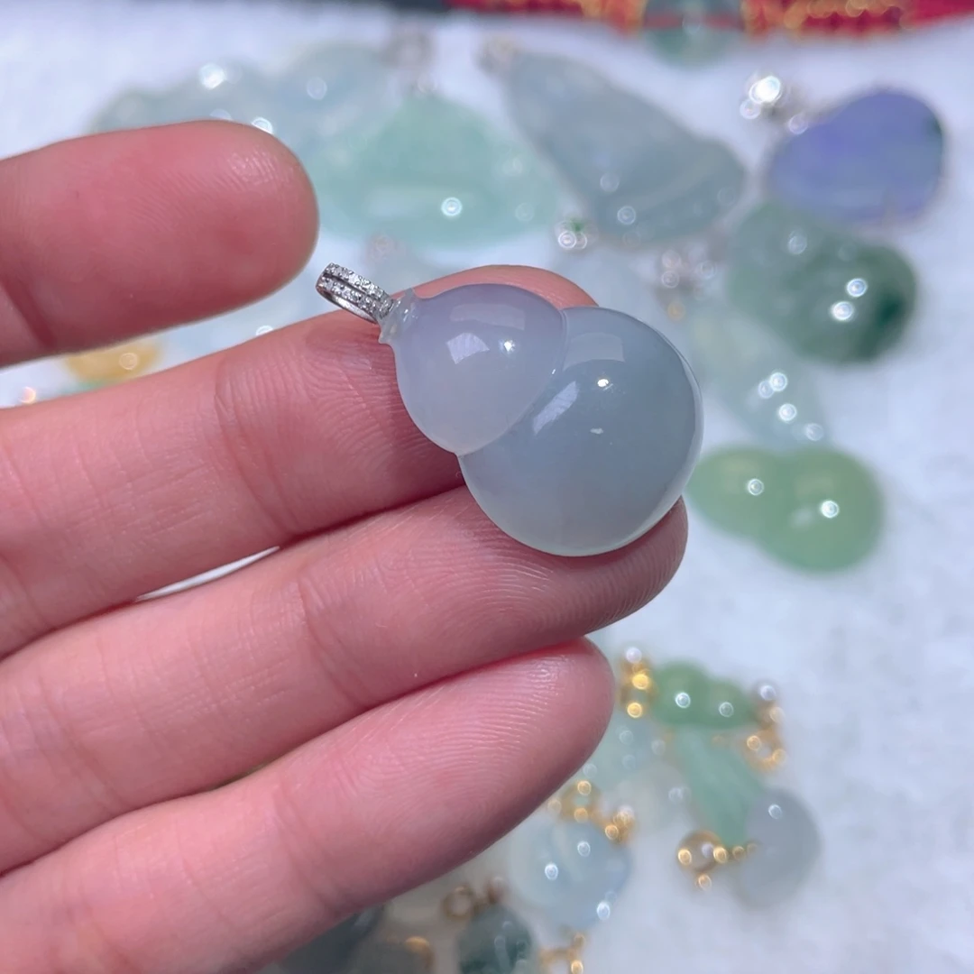 翡翠18K金镶嵌颈饰翡翠