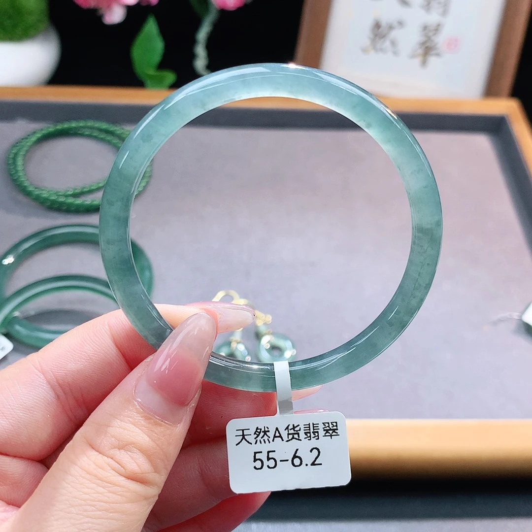 未镶嵌手镯（圆镯）翡翠