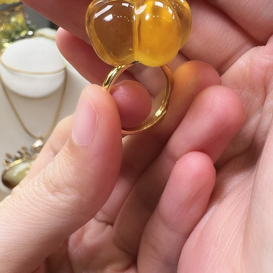 琥珀未镶嵌颈饰戒指