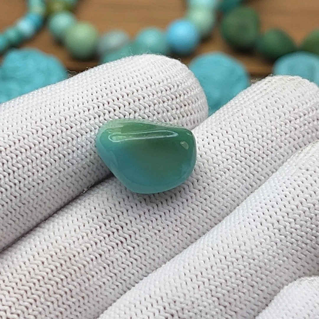 绿松石未镶嵌颈饰