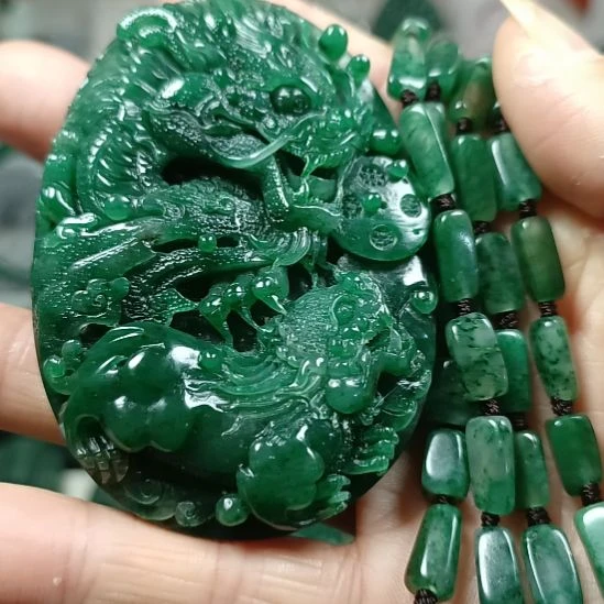 包***技独山玉未镶嵌龙行天下