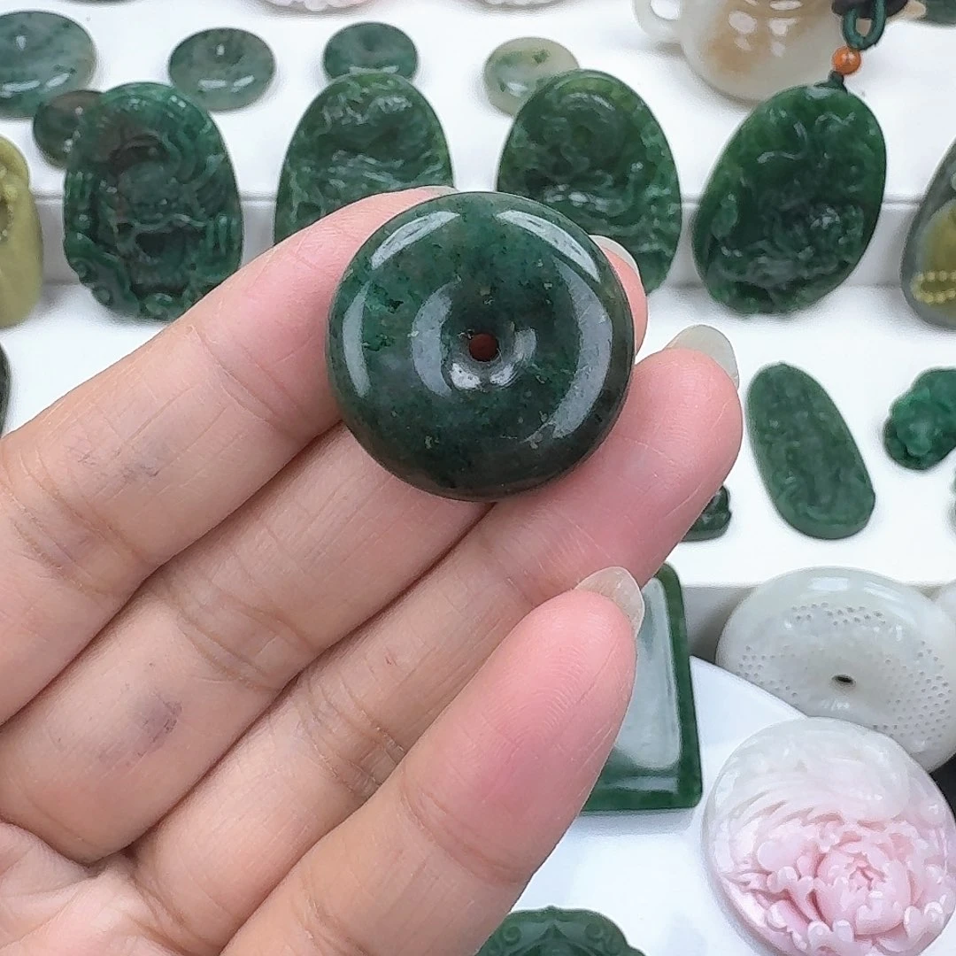 独山玉未镶嵌颈饰