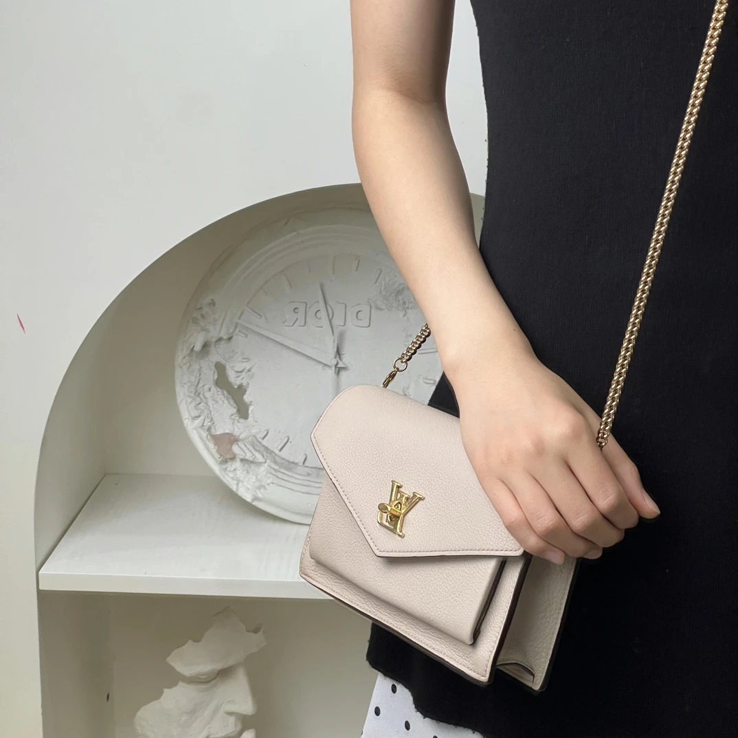 99新 LouisVuitton/路易威登 lv lockme信封灰/99新/优选