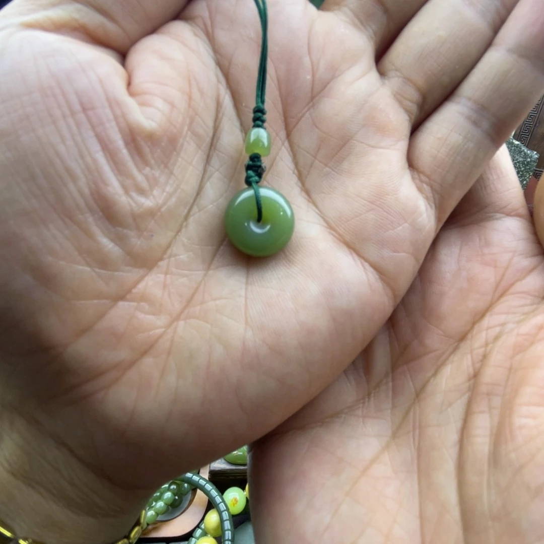 ****岫岩老玉（透闪石质玉）未镶嵌颈饰