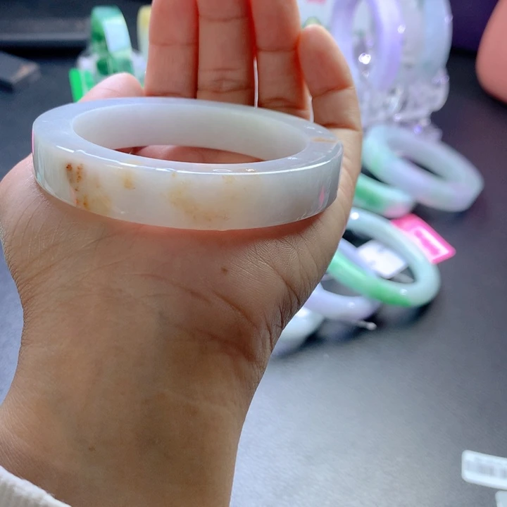 未镶嵌翡翠手镯定制翡翠