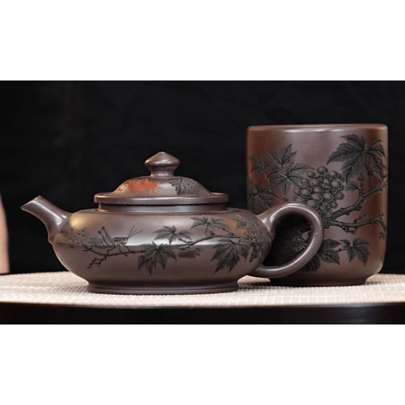 宜兴紫砂 刻绘合欢赤龙血砂 赵园静