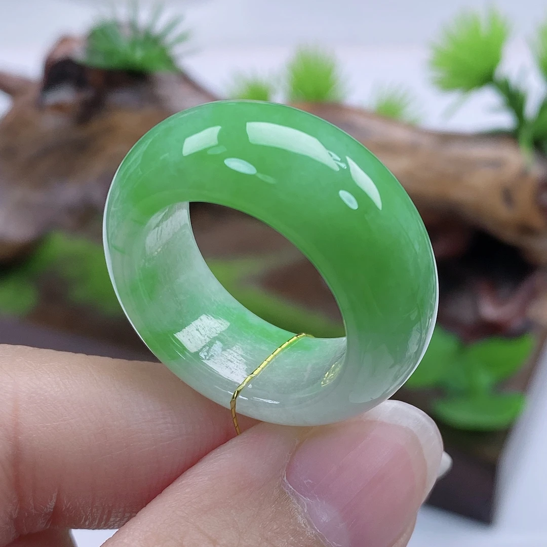 a702天然翡翠A货飘阳绿宽轮胎戒指21号圈口内径19.4宽11.3厚5.5mm