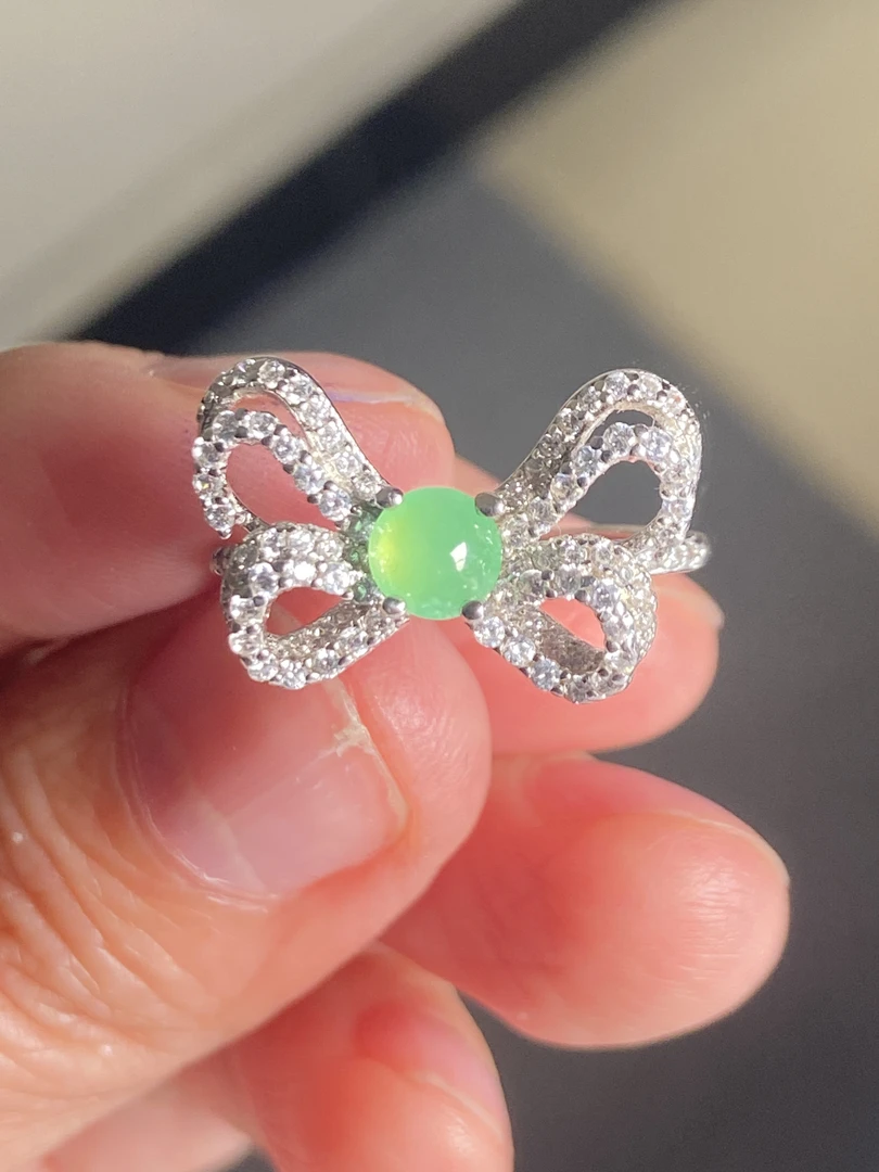 天然缅甸翡翠A货，925银镶嵌冰满绿戒指